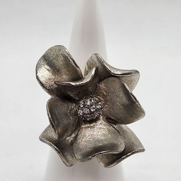 Premier Designs Magnolia Silver Tone Flower Ring (5.75) - Picture 1 of 8